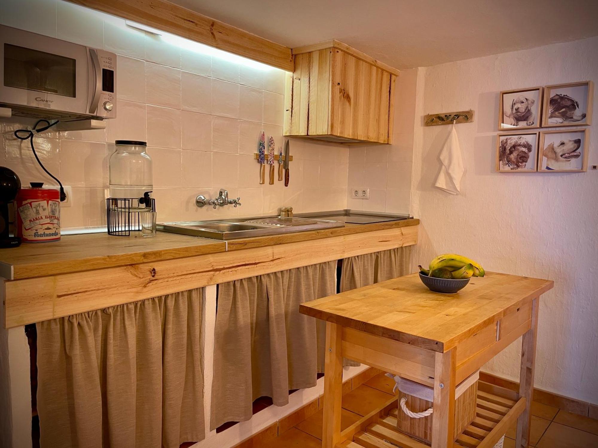 La Casa Del Pintor Holiday home Almonaster la Real